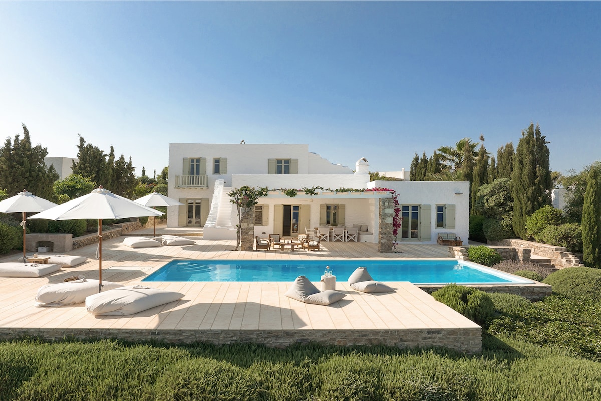 Villa Naoussa overview 1