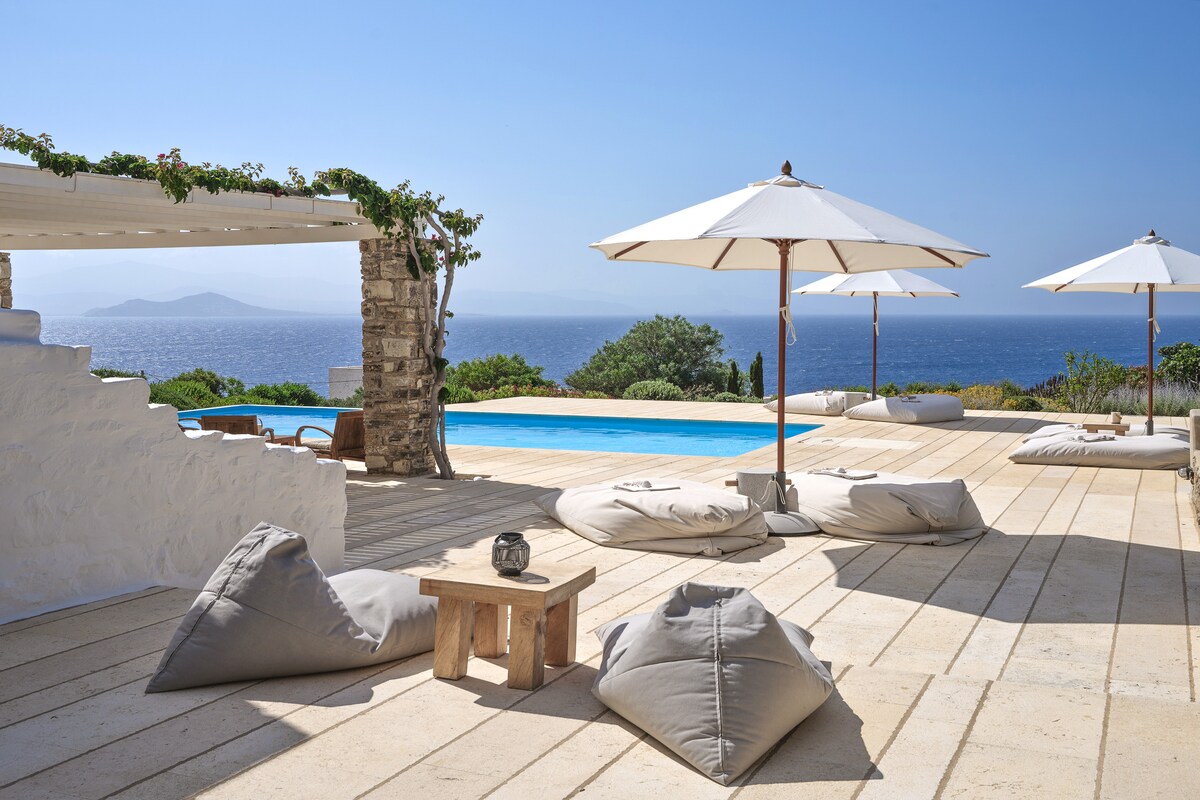 Villa Naoussa overview 2