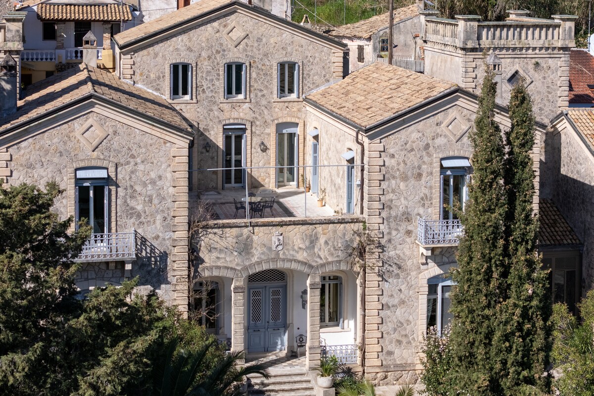 Villa Claudia overview 1