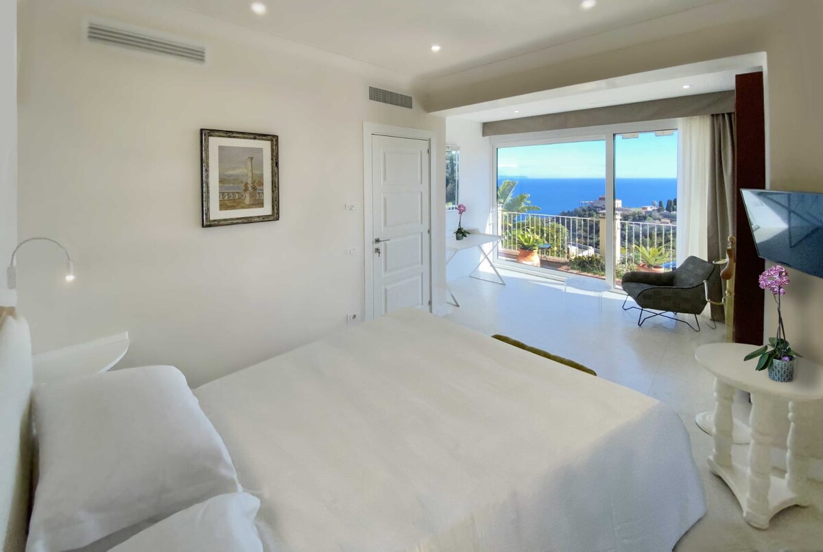 Villa Etna overview 3