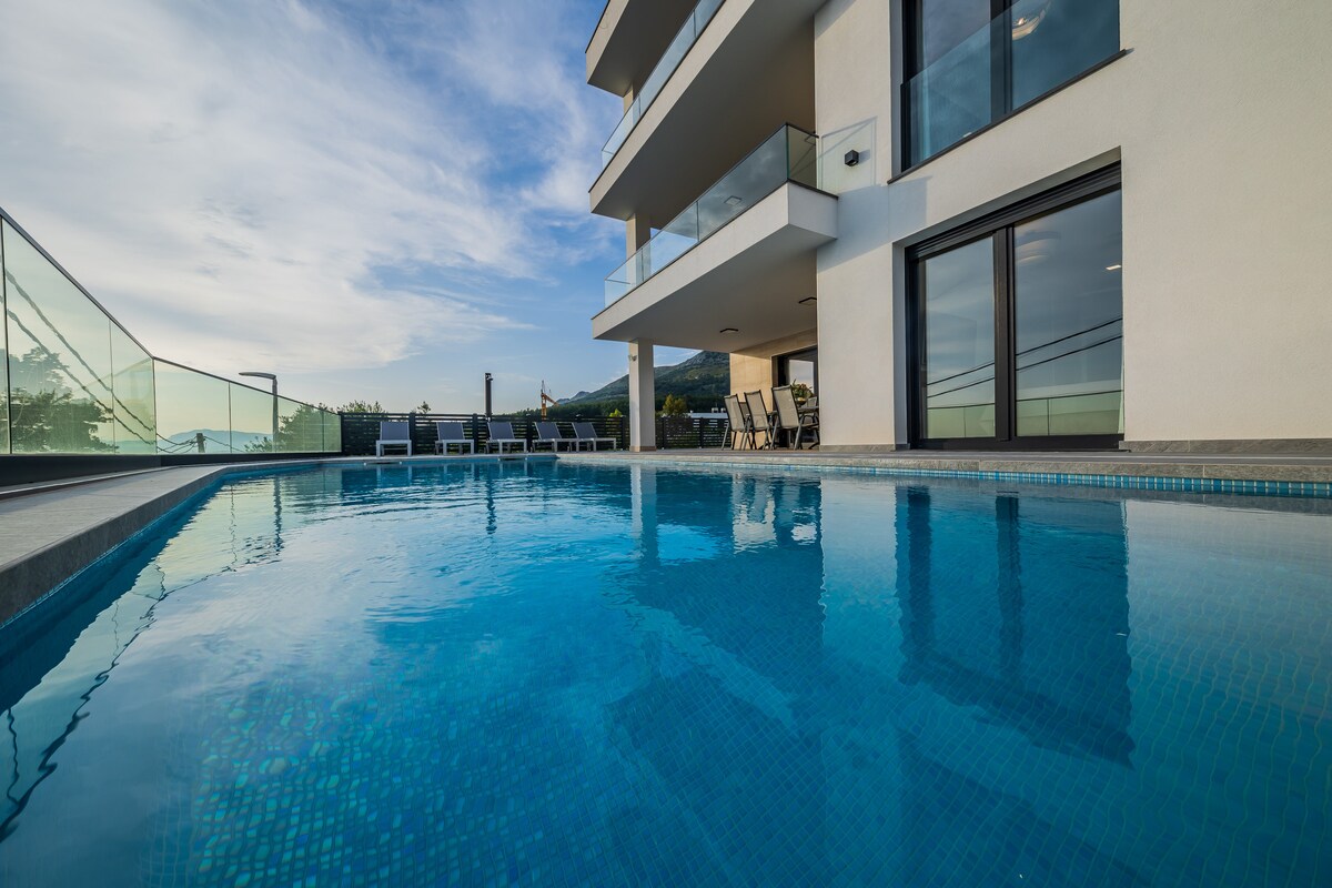 Villa Omiš overview 1