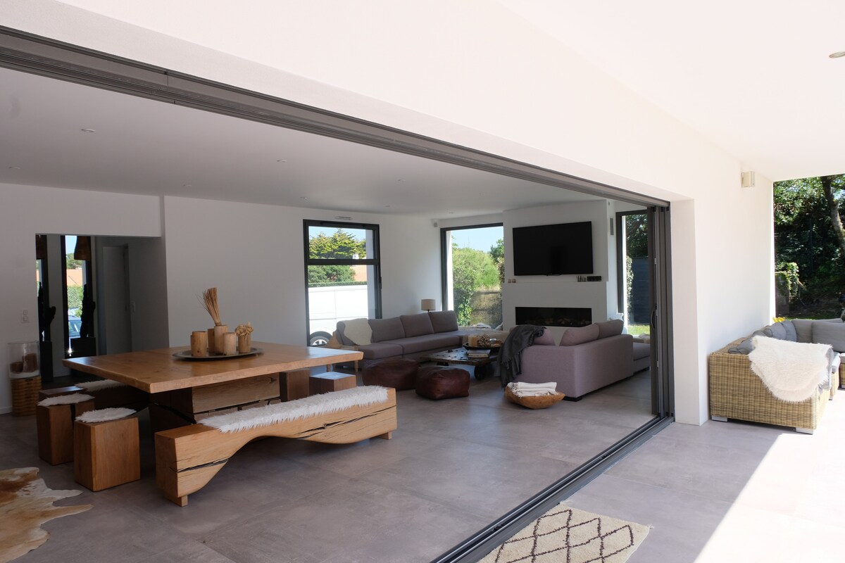 Villa Le Lac Marin overview 3