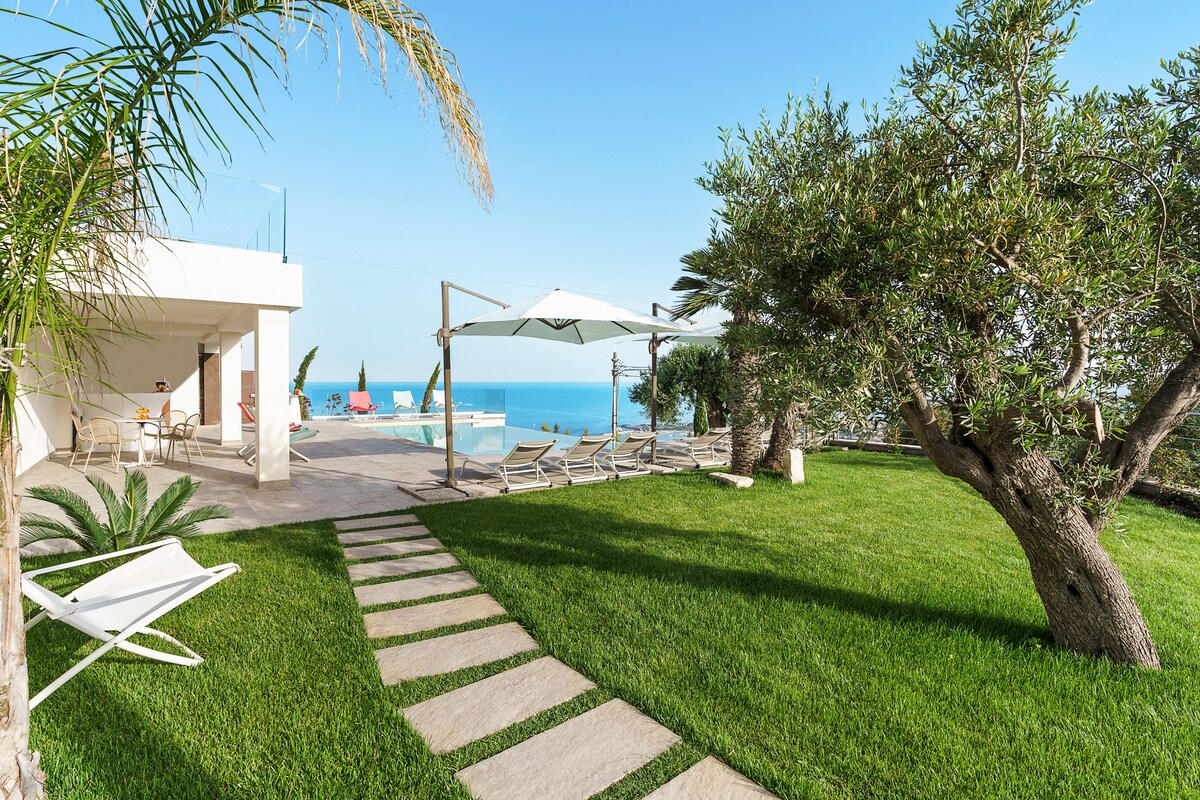 Villa Tonnara overview 1