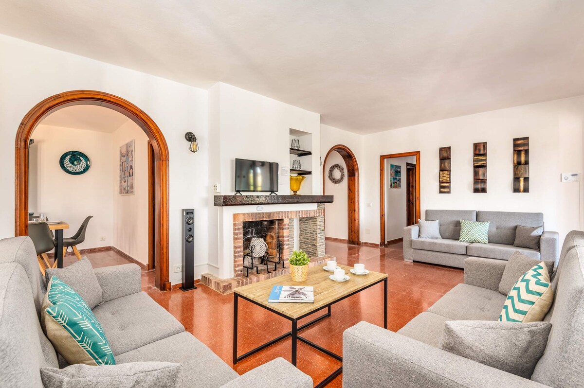Villa Cala Turqueta overview 1