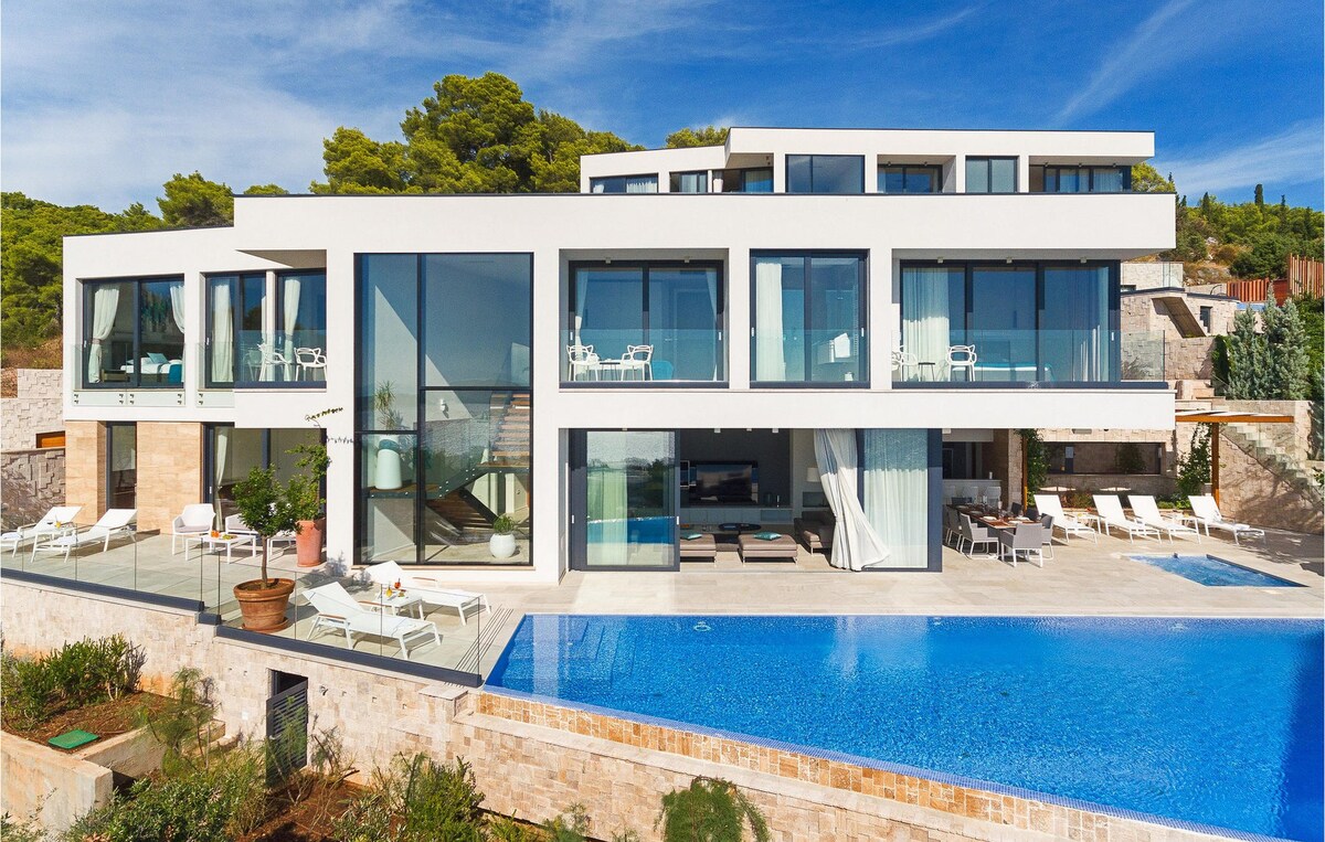 Villa Fortuna overview 2