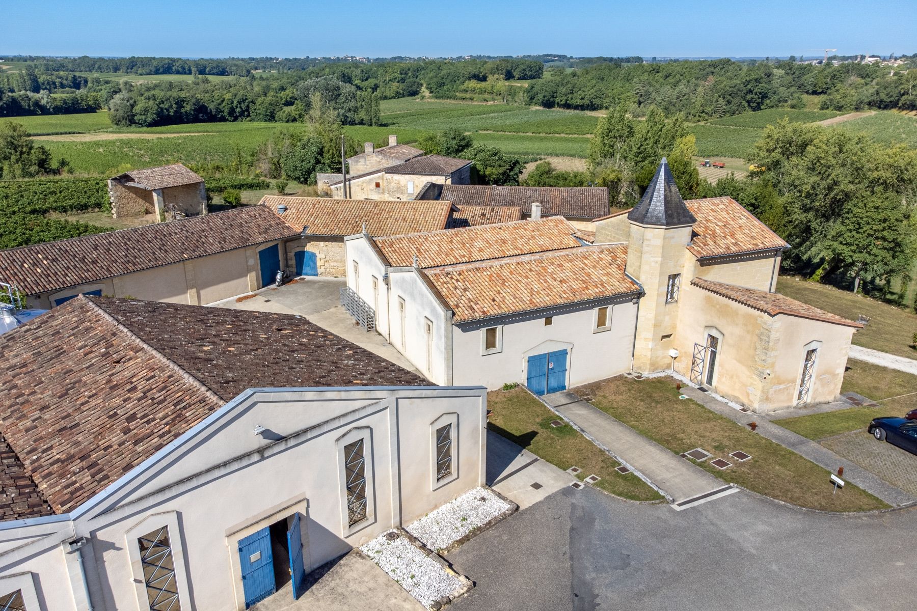 Sale Castle Bordeaux 10 Rooms 2000 m² overview 1