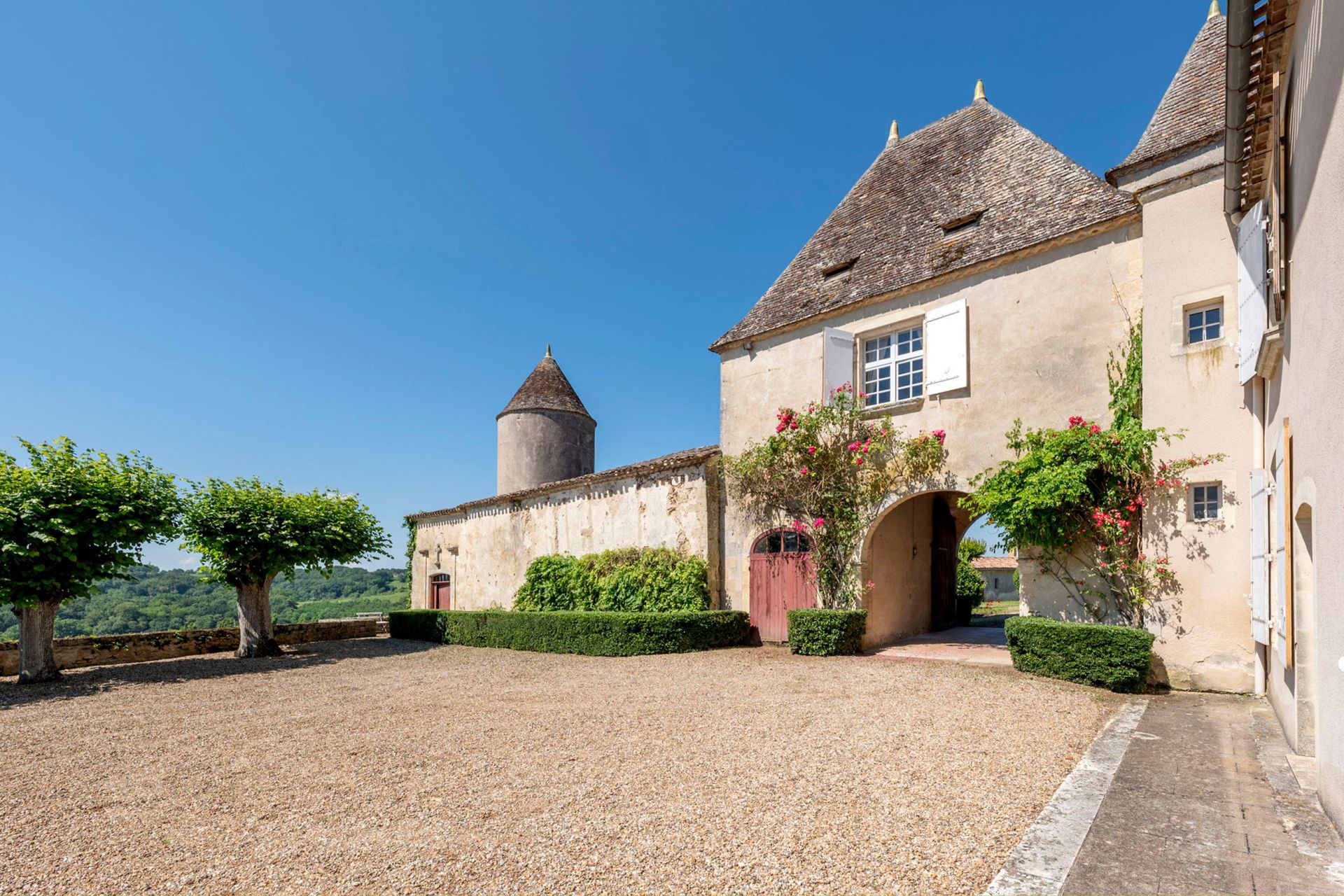 Sale Castle Bordeaux 30 Rooms 800 m² overview 1